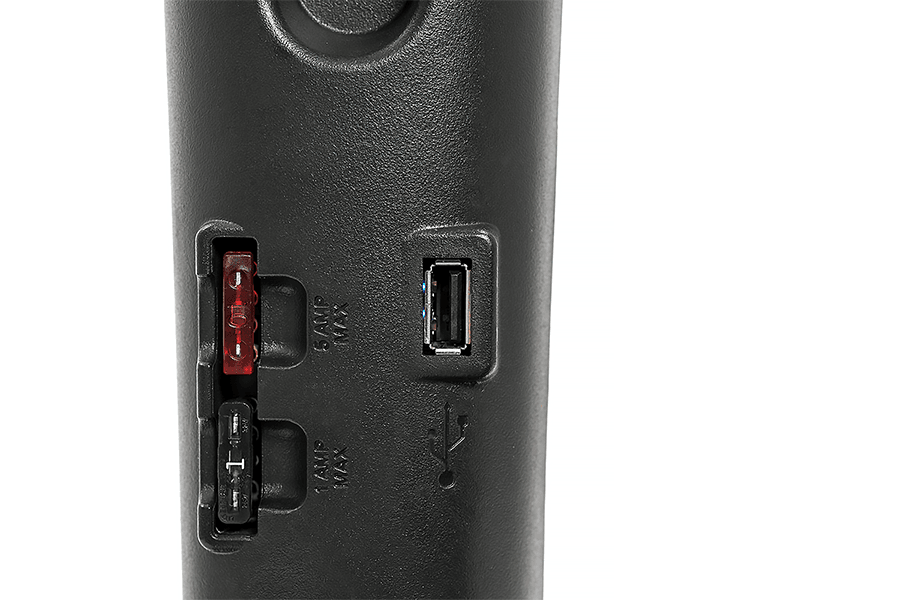 zero-turn-new_0008_Zero-Turn-8_USB_Port_Small